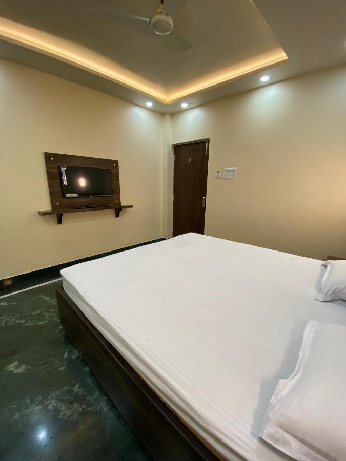 Shivam Hotels โกลกาตา ภายนอก รูปภาพ