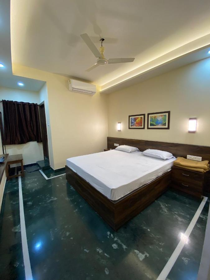 Shivam Hotels โกลกาตา ภายนอก รูปภาพ